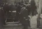 Göteborg Kaserntorget. Grundläggning av telefonstationen 1915. Gd Rydin och telefondirektör L. Ekeberg.