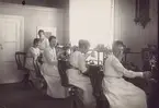 Nässjö Telegrafen med personal, 1918. Morsesystem. Endis Svensson, Lola Schöldström, Astrid Fihlman, Elin Åstrand och Brita Binkell.