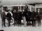 Detta kort är trol. Från början av 1930-talet. Inuti bussen från vänster, Hugo Hjelm, Anders Berglöf och Per Hedlund. Framför, Jonas Eriksson, Olle Blomgren, Klas Wennberg, Erik Persson och Viktor Ek.