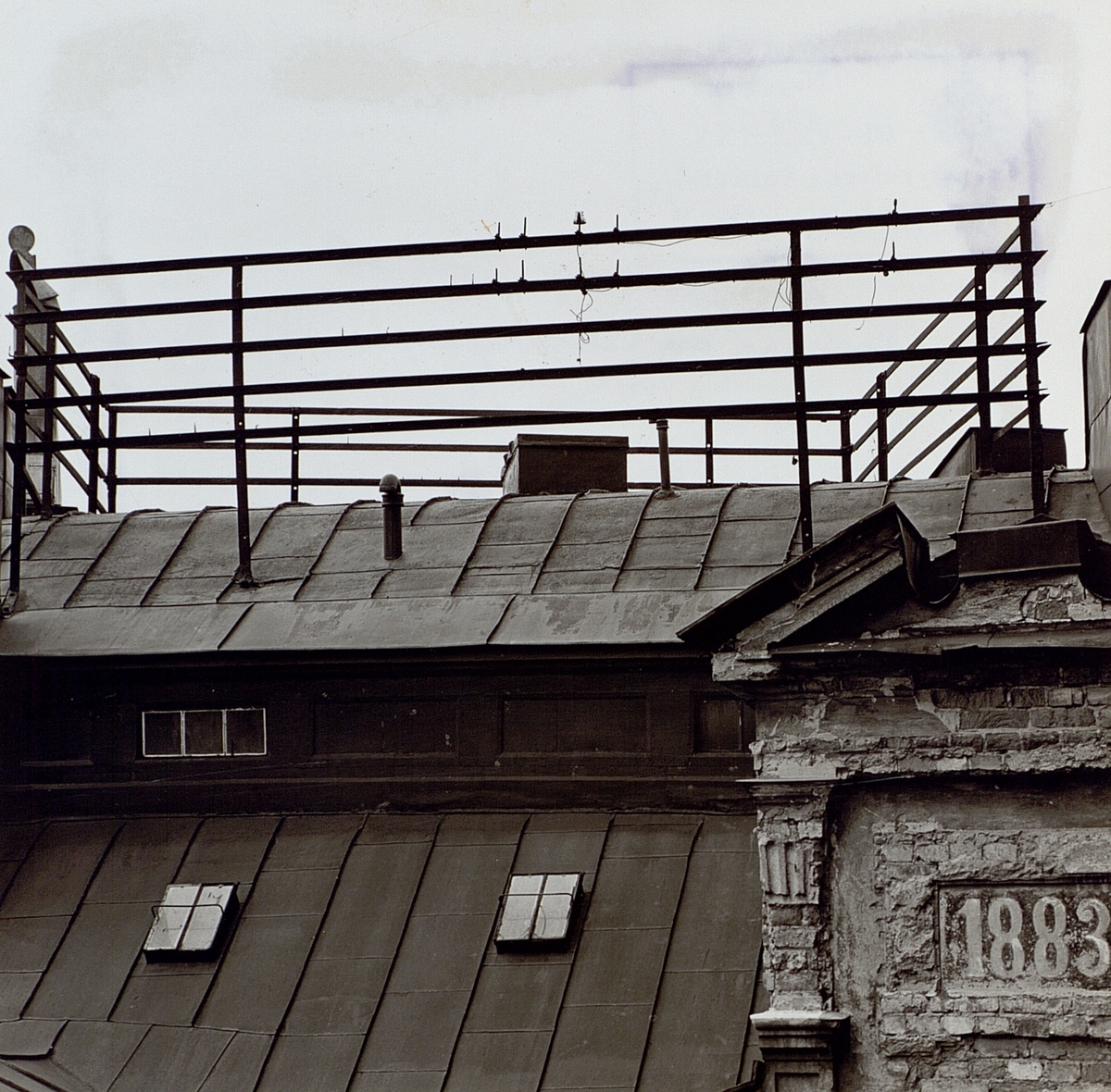 Malmskillnadsgatan 35, Oxtorget, Stockholm. Resterna av "Allmännas" första telefonstation. Fotot taget 1964. Exteriör.