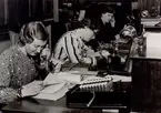 Hälsingborg telefonststation omkring år 1935. Interiör. Britta Vingmark, Vega Rydbert och vf Alma Nilsson.