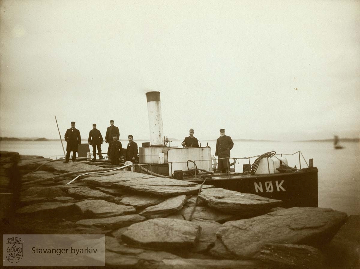 Denne sjøsprøyten kom til Stavanger i 1880. Leverandøren var det svenske firmaet Ljusne Mek Verksted. ..Nøkk