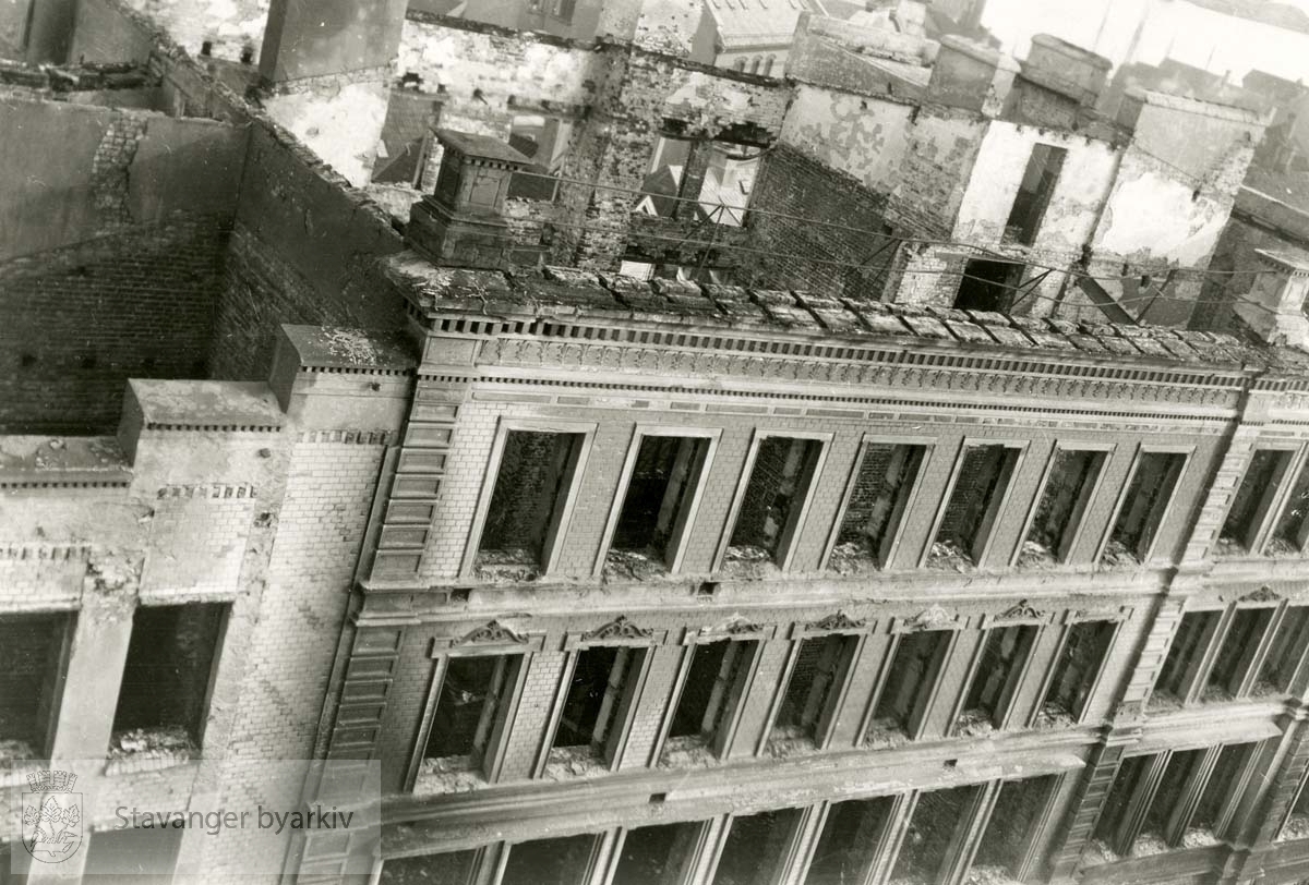 Brann i politikammeret. Branntomta.