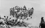 Kåren konserterar på en stor öppen okänd plats, 1920-talet.