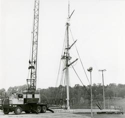 Nedmontering för skrotning av Gladans mast vid Sjöhistoriska