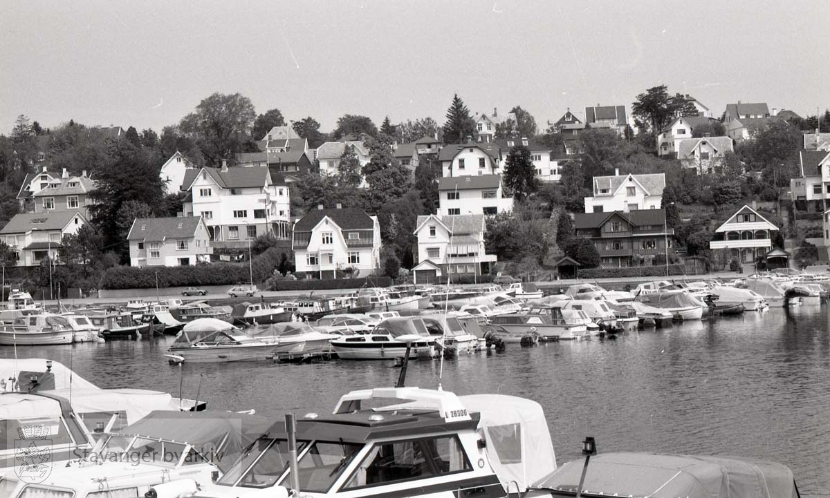 Fra Strømsbrua til innerst i Hillevågsvannet