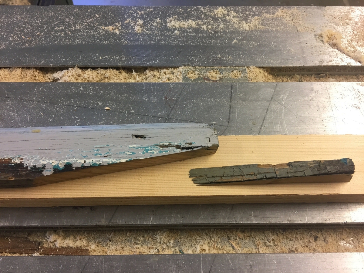 Forpakterbolig fra Løten prestegård i to etasjer med loft. Laftet tømmerbygning med panel, rødmalt. Saltak med teglstein. Bygningen har to inngangsdører og 25 vinduer inklusive et lite i hver ende av loftet. Bygningen hviler på en svært lav og dårlig murt ringmur. 