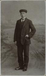 Jørgen Engen 1893-1978. Konfirmant, portrett.