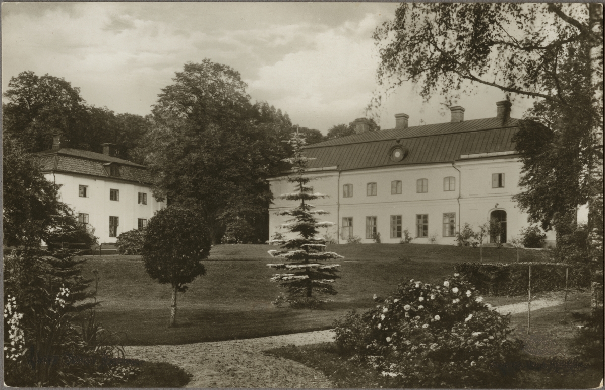Åkerö säteri i sjön Yngaren väster om Bettna.