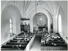 Badelunda sn, kyrkan.
Interiör med pågående gudstjänst, 1983.