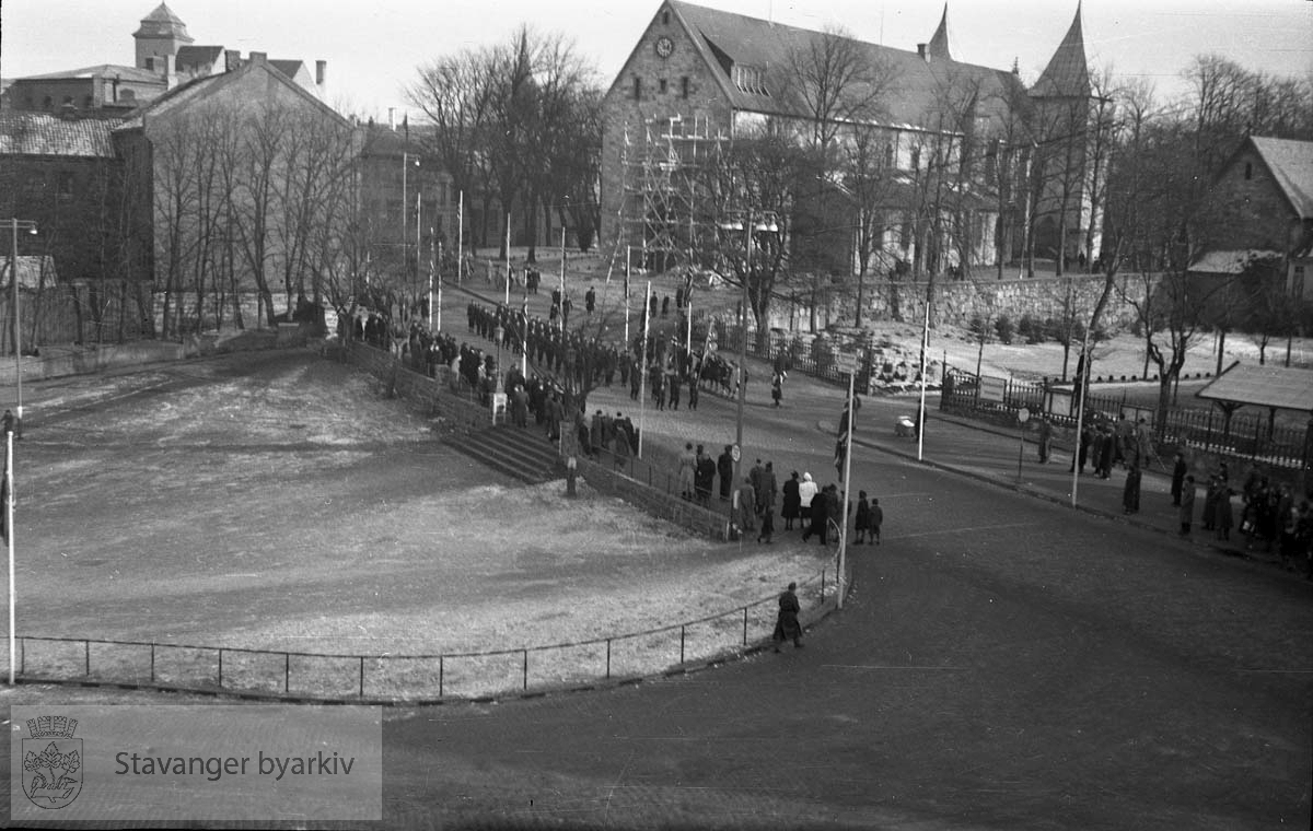 Domkirka i bakgrunnen..2. verdenskrig.Okkupasjonen .Defilering