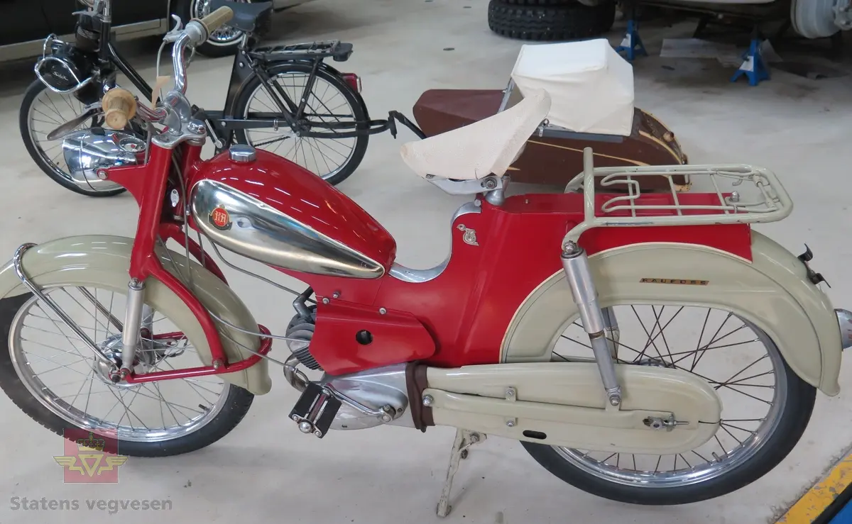 Moped -Norsk vegmuseum / DigitaltMuseum