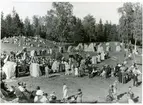 Badelunda sn, Anundshögsområdet, Långby.
Besökare 13 augusti 1933.