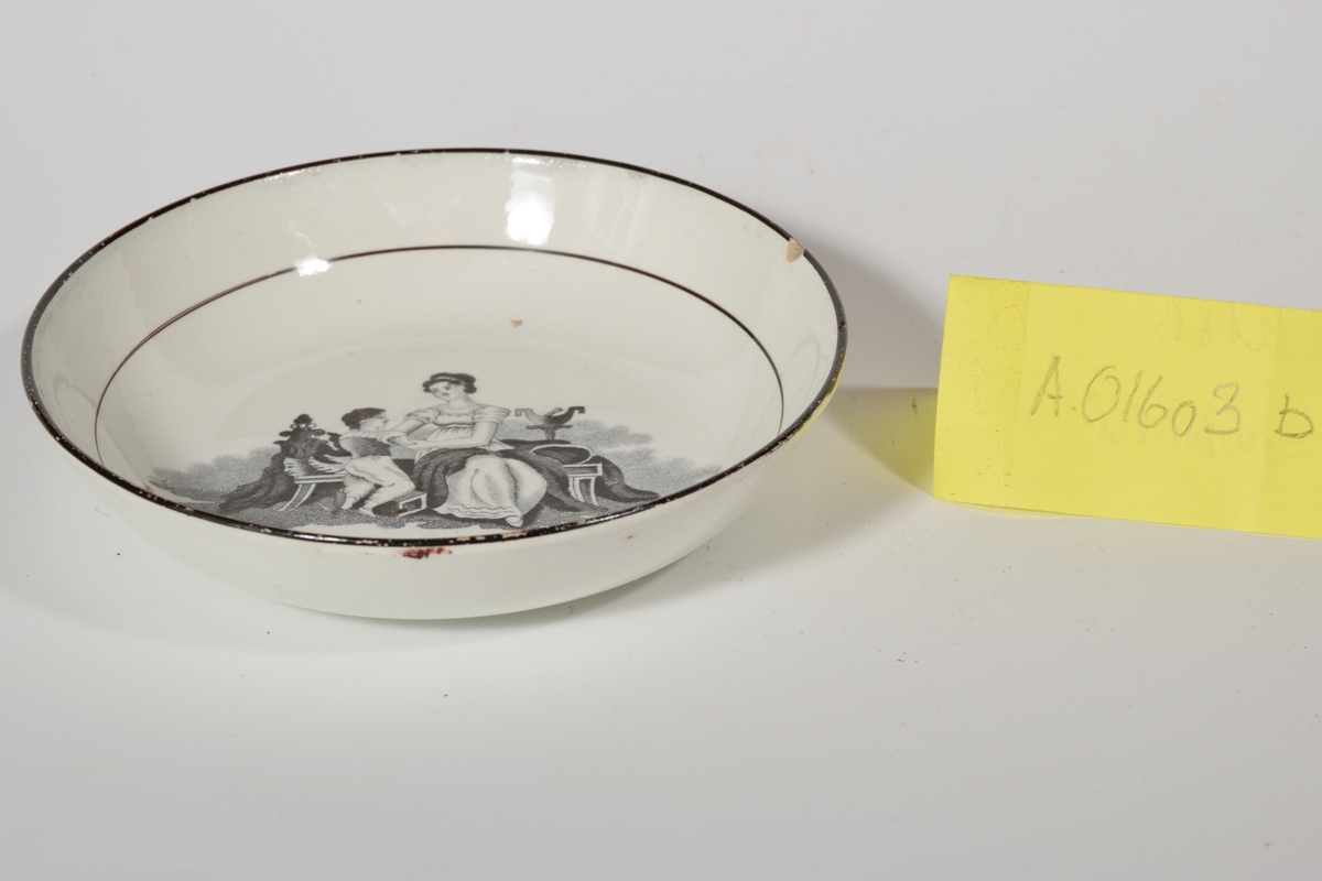 A: 2 figurscener, kvinne i empiredrakt m/barn, møbler. B: Figurscene, kvinne i empiredrakt m/påkledd  gutt, divan.
