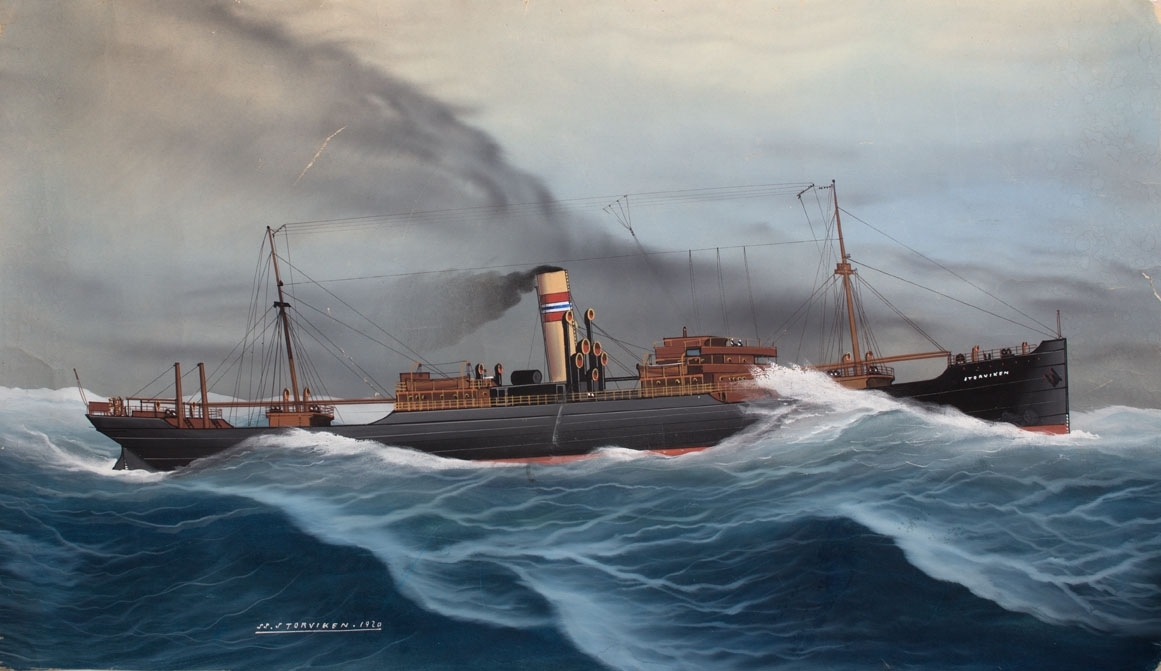 Skipsportrett av DS STORVIKEN under fart i grov sjø med skorsteinsmerke til rederiet Wallem & Co. i Bergen. Fører ingen flagg eller vimpler