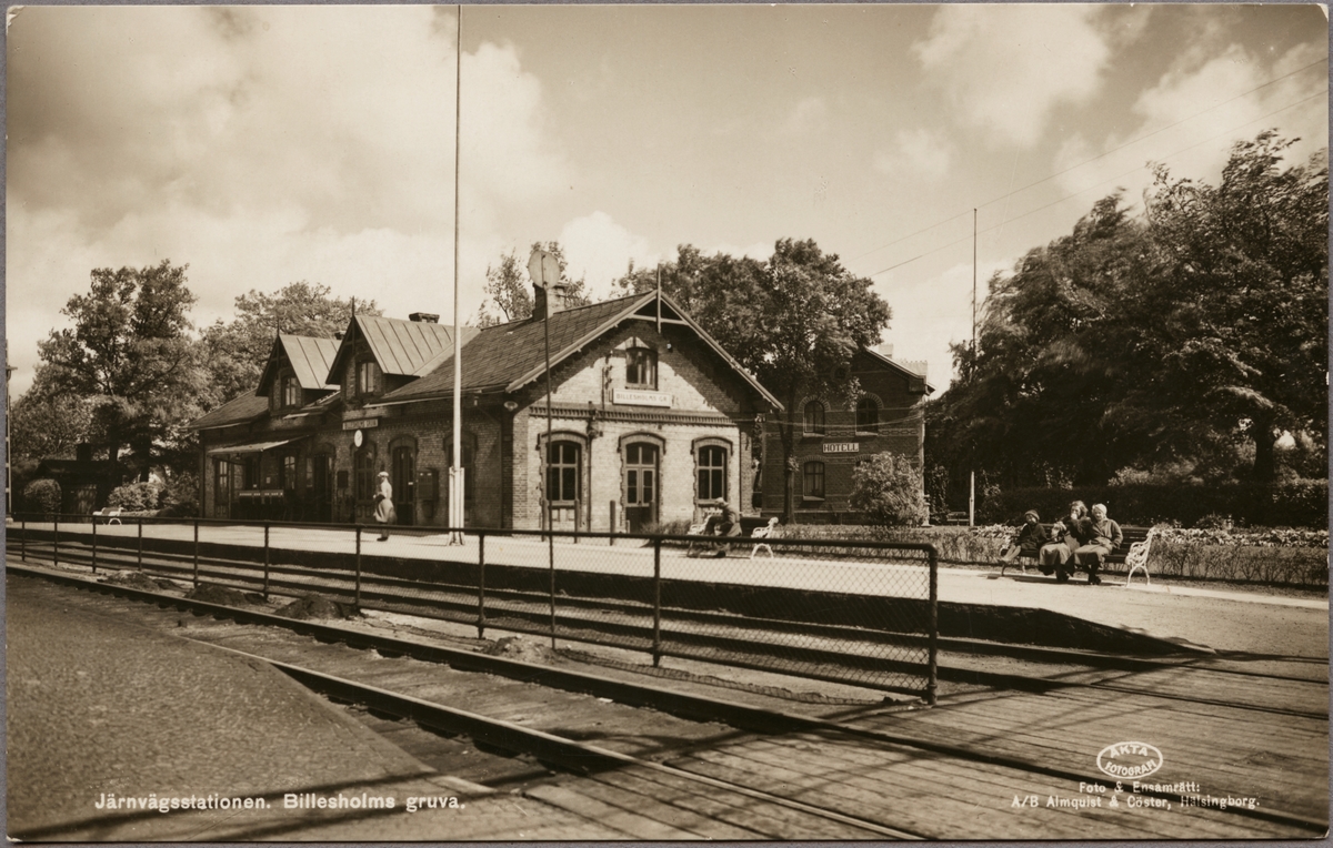 Billesholm station med resande.