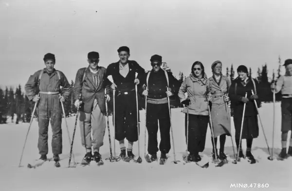 ungdommer på skitur