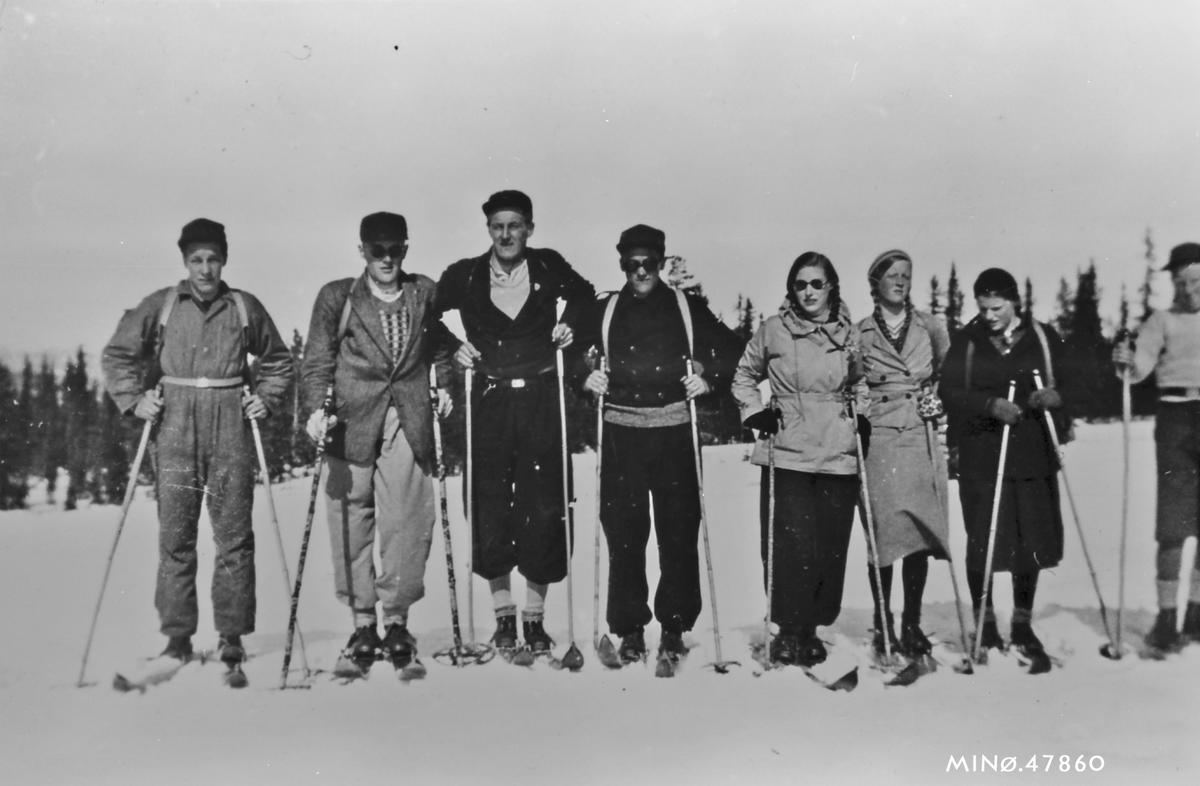 ungdommer på skitur