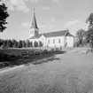 Den nya kyrkan i Hannäs uppfördes under åren 1884-85 efter att länge ha diskuterats i både form och läge. Arkitektuppdragen gick exteriört till Albert Törnqvist och för inredningen till Ernst Jacobsson. Kyrkan gavs den gotiska stil som var härskande vid tiden.