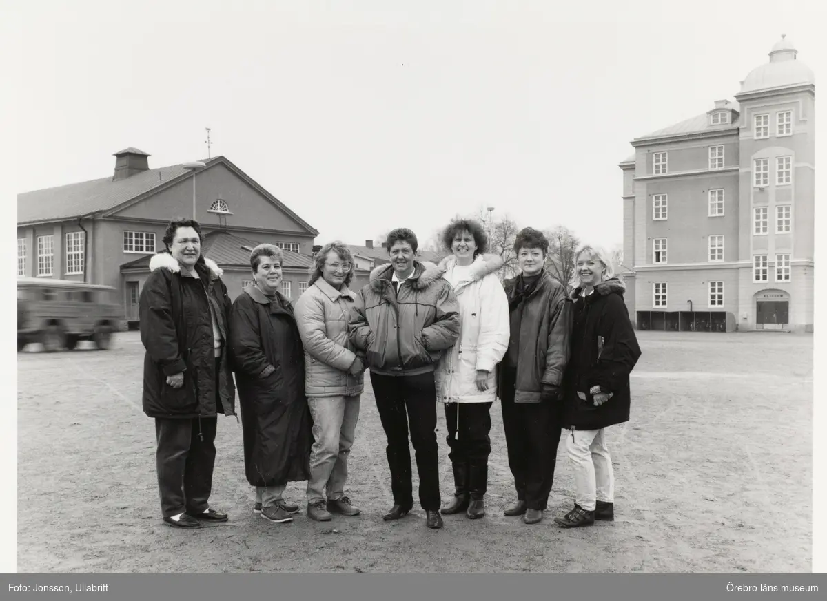 År 1992 skulle tre infanteriregementen i Sverige lägga ner sin grundutbildning av värnpliktiga. I3 var ett av de drabbade. I december 1991 upphörde den mesta utbildningen. Endast depåkompaniet fortsätter sin utbildning av värnpliktiga år 1992 ut.
1991 fick fotograf Ulla-Britt Jonsson uppdraget att utföra en fotografisk dokumentation av verksamheten på regementet.
Dokumentationen finns i boken ”Verksamheten på regementet i3 Örebro år 1991” ISBN 91-630-1059-3
