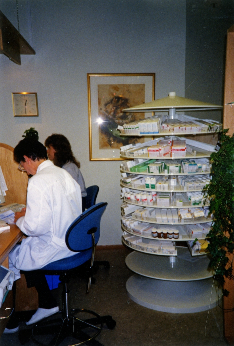 Mandal apotek. Preparat karusell i reseptur ca. 1995.
