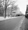 År 1966 flyttade varuhuskedjan EPA in i nya lokaler i Linköping. Vid tiden för bilden har det gått några år och inom kort kommer kedjan köpas upp av Åhlénskoncernen och namnet ändras till Tempo.