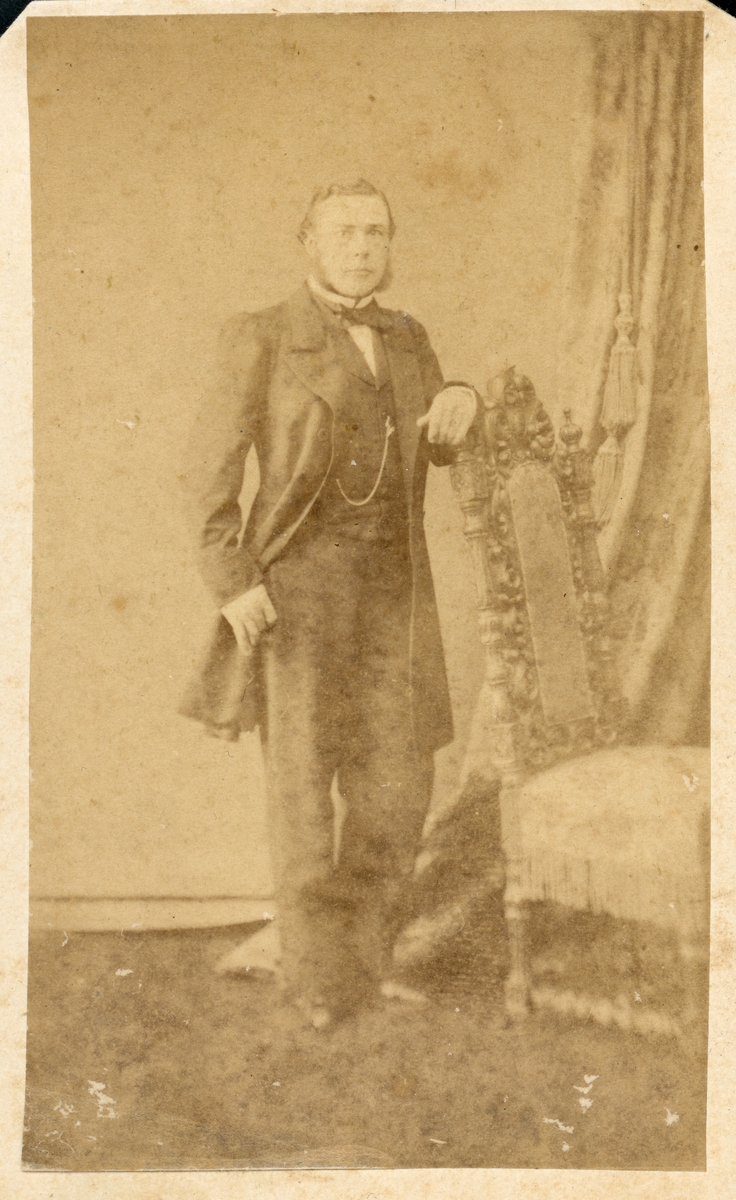 Ateljéporträtt av Otto Lagerheim (1832–1889). Taget i New York under Lagerheims kommendering som premiärlöjtnant på fregatten HMS Norrköpings långresa 1861–62.