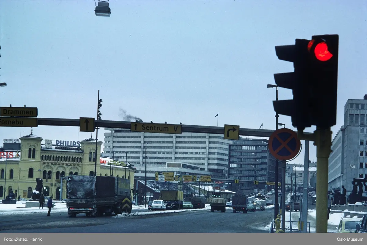 plass, gate, biler, trafikklys, Vestbanestasjonen, kontorbygninger