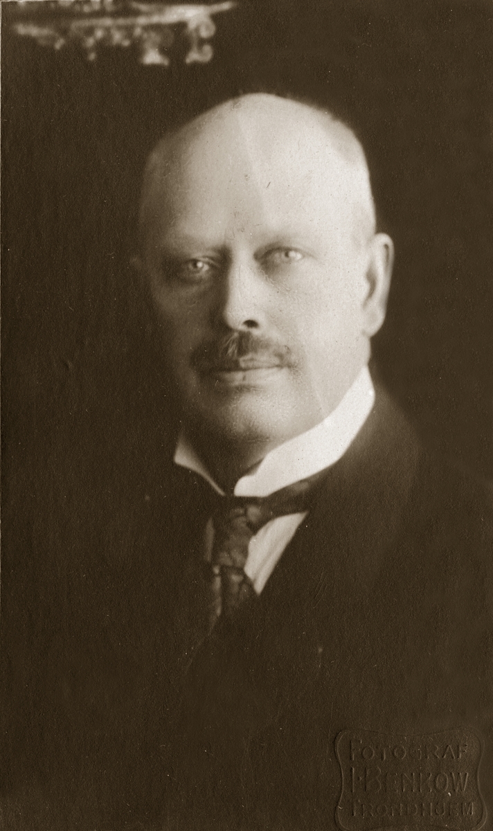 Fotografier av Christian Anker Bachke. a fra 1888,
b fra 1916, c ca 1920