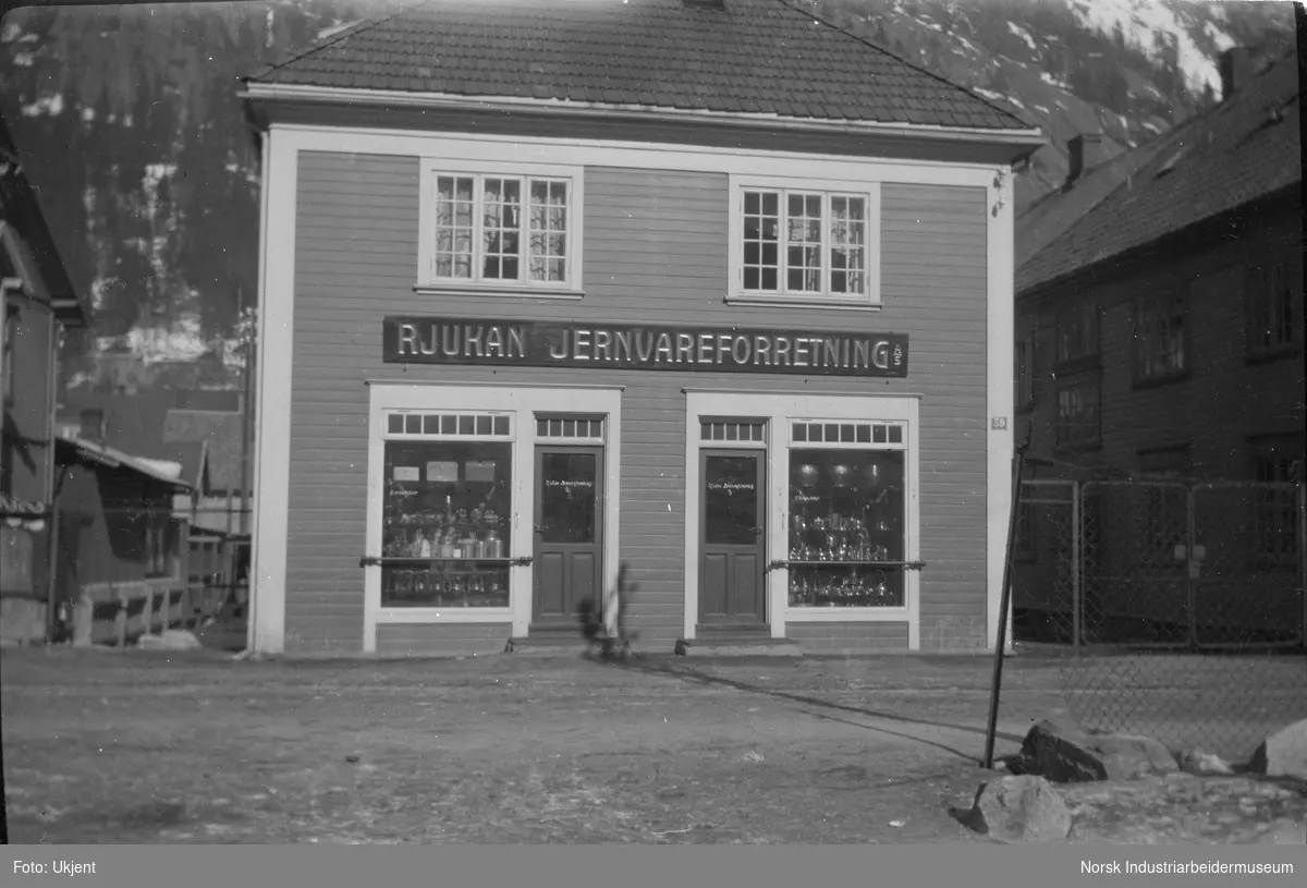 Fasade til Rjukan jernvareforretning A/S