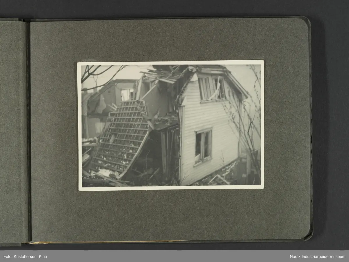 Fotografiene viser bilder av ødeleggelsene etter bombinga av Vemork 16. november 1943.