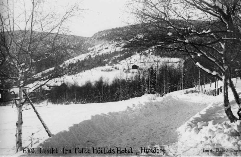 Sør-Fron. Hundorp. Nordre Lia. Tofte sanatorium. Utsikt mot nord. Vinterlandskap. To negativer med samme motiv.