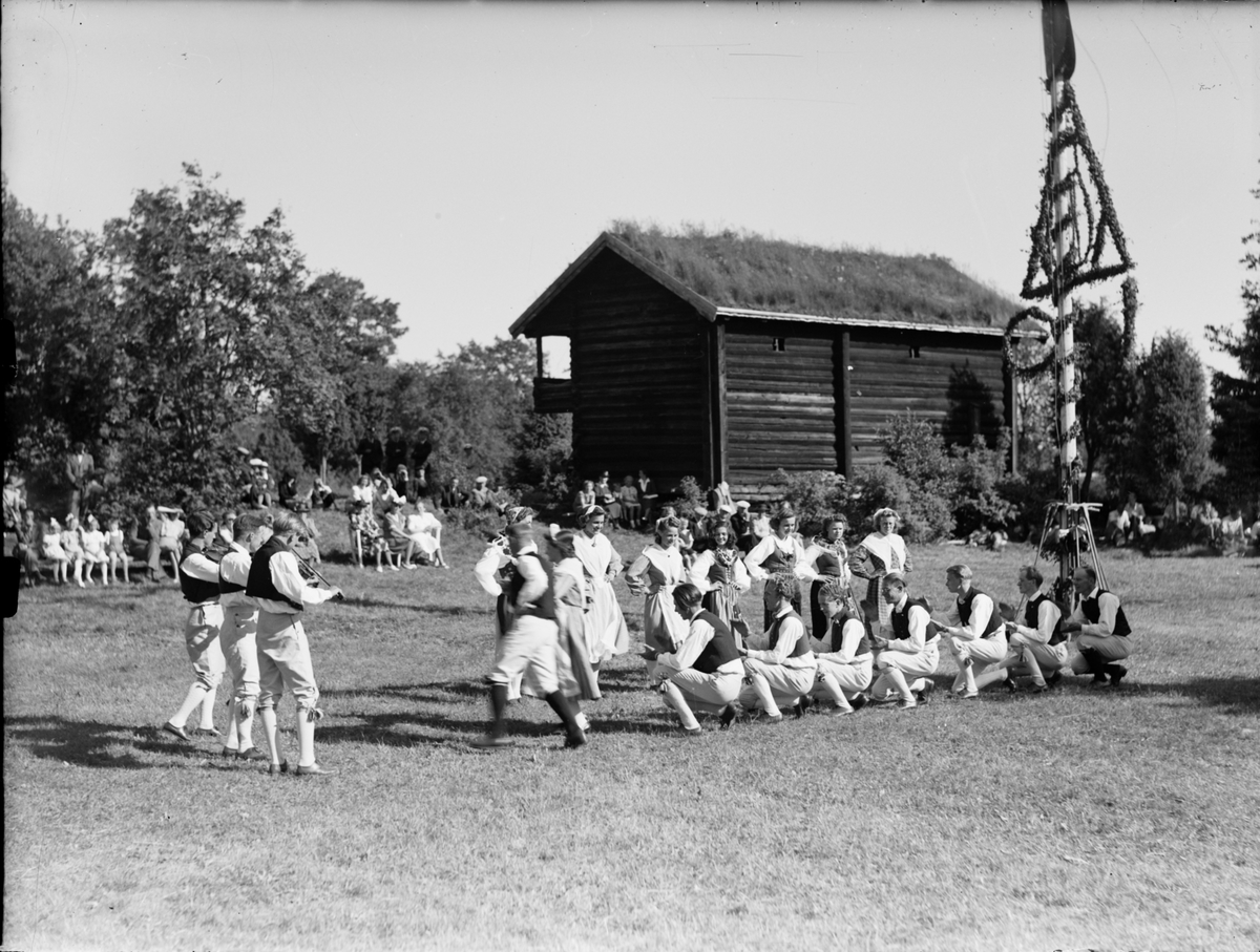 Dans vid midsommarstången, Valö spelmanslag, Östhammar, Uppland