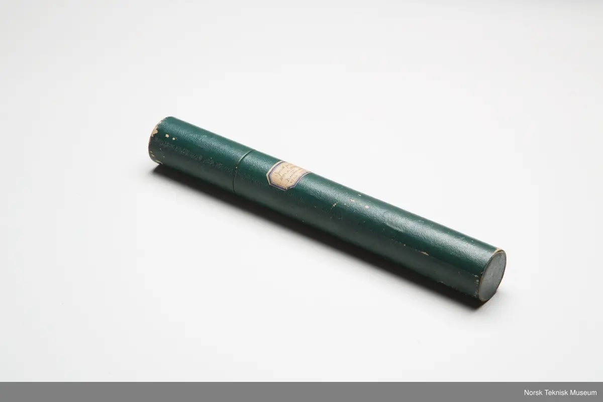 Brukt i ølproduksjon ved Ringens Bryggeri. Instrument i hylster.