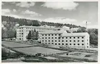 Länslasarettet med elevhemmet närmast. Taget mot norr. Vykort.