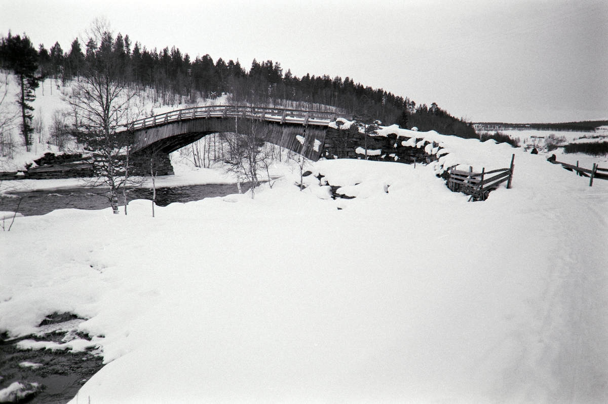 GAMMELBRUA, TOLGA. 