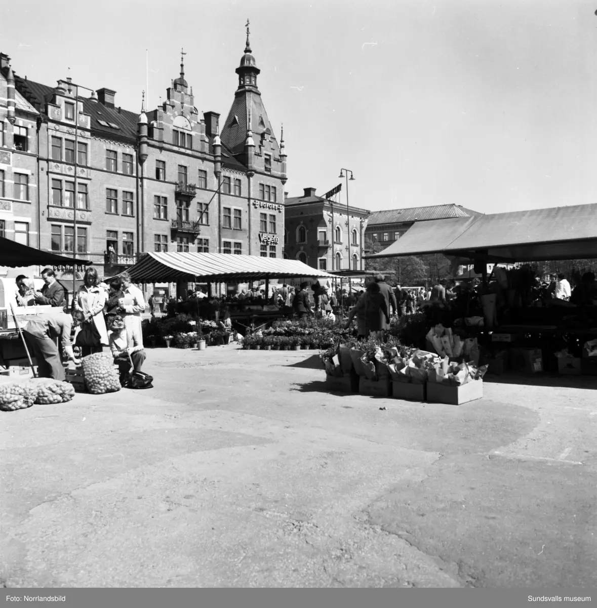 Torghandel på Stora torget i slutet av 1970-talet.