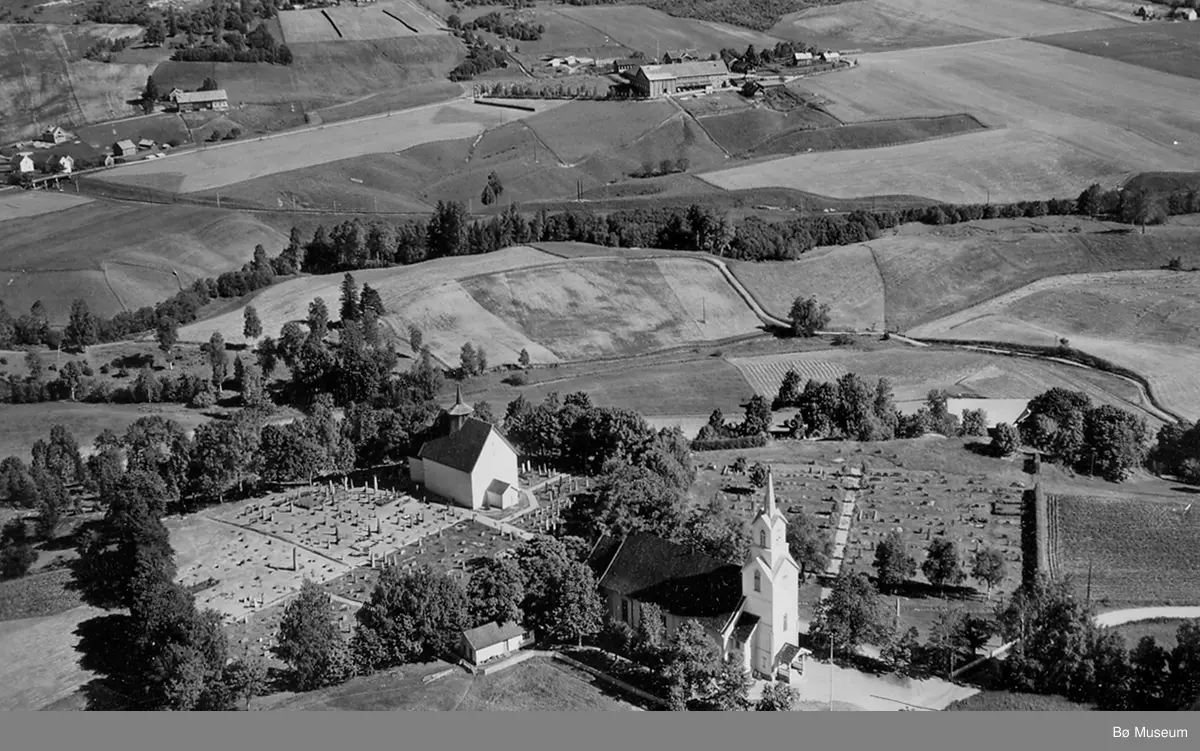 Flyfoto av Bøhaugen 13. juni 1958.