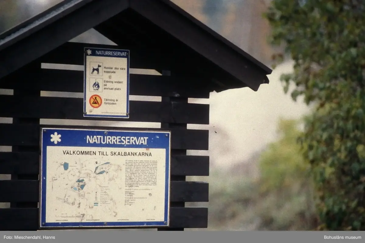 Skylt med information om naturreservatet på Kuröd.