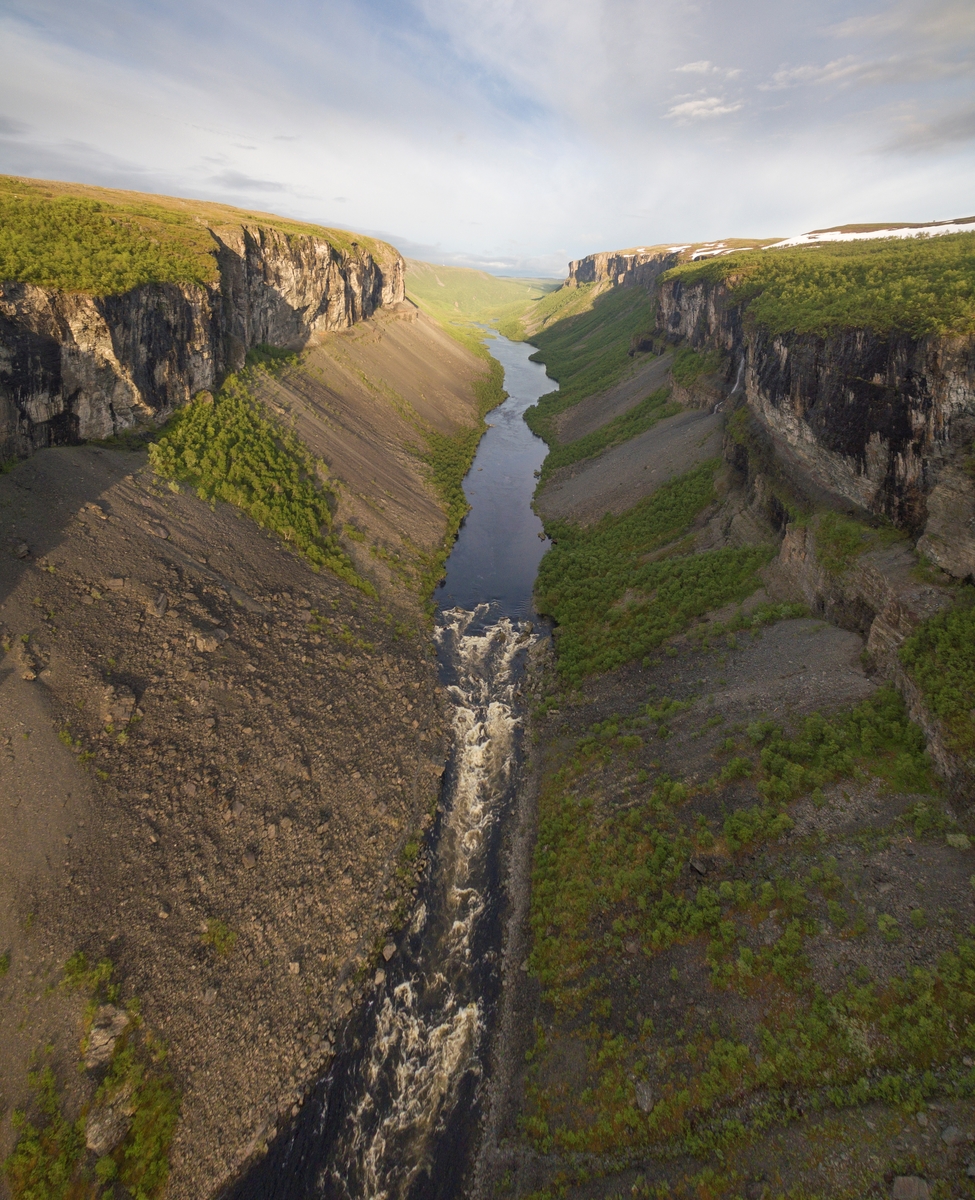 Elvegjelet Sautso og Altaelva ved Gabofossen.