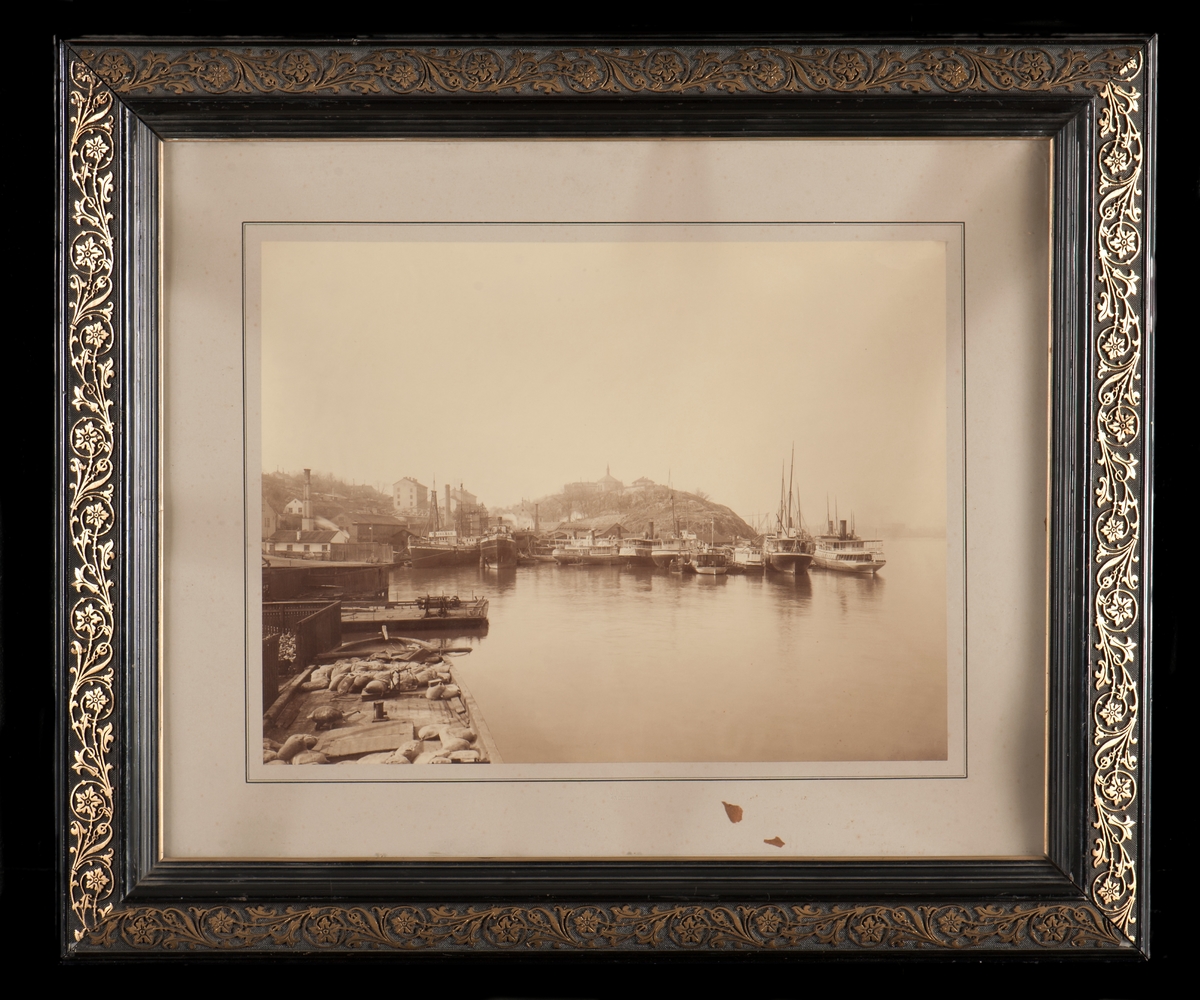 Södra varvet på 1890-talet. Ett stort antal ångfartyg upplagda i Tegelviken.