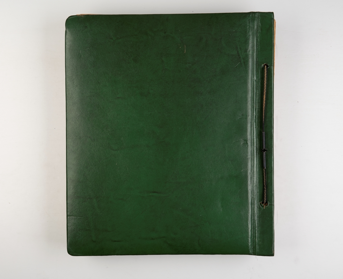 Album med fotgrafier fra ombyggingen av M/V 'Nueva Andalucia' ved verftet i Newport News