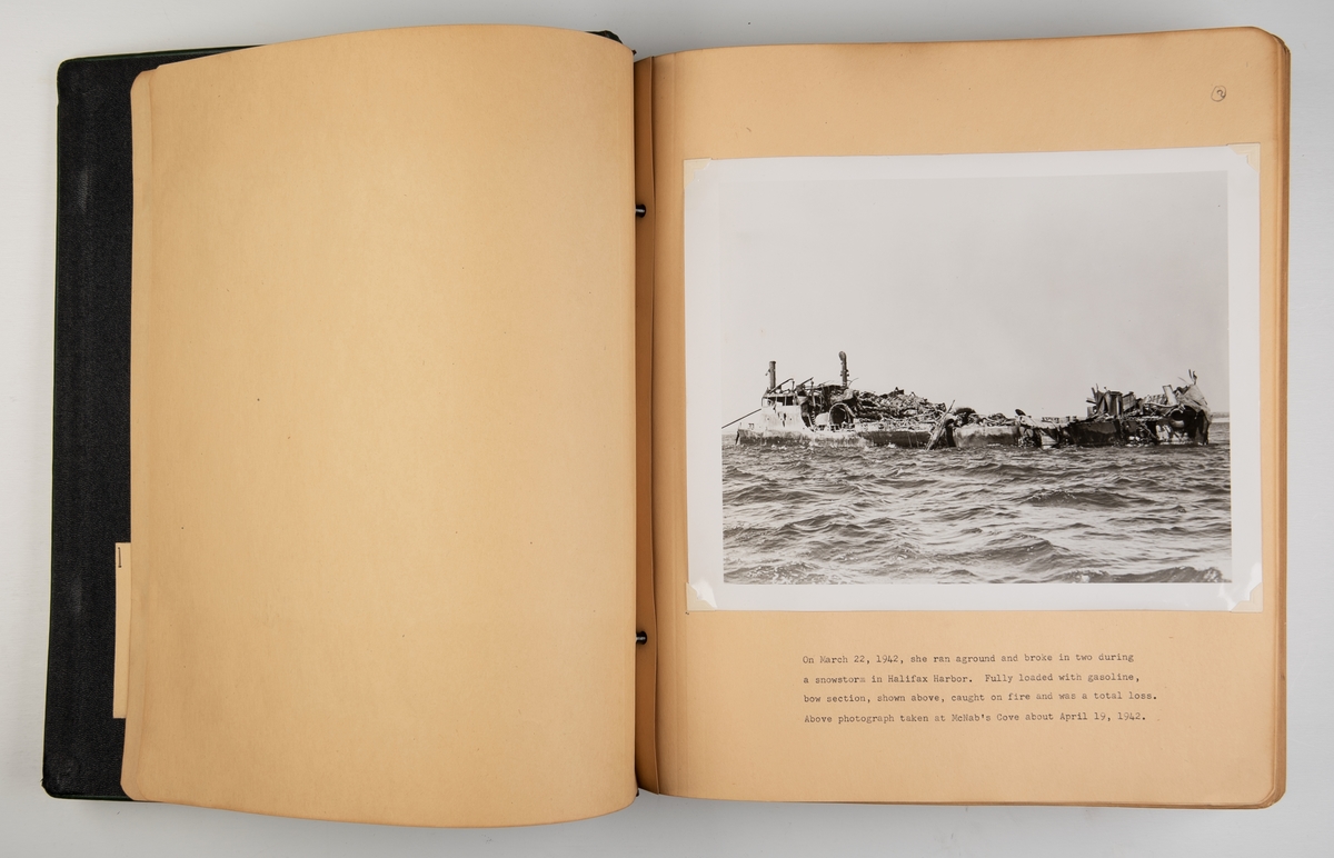 Album med fotgrafier fra ombyggingen av M/V 'Nueva Andalucia' ved verftet i Newport News