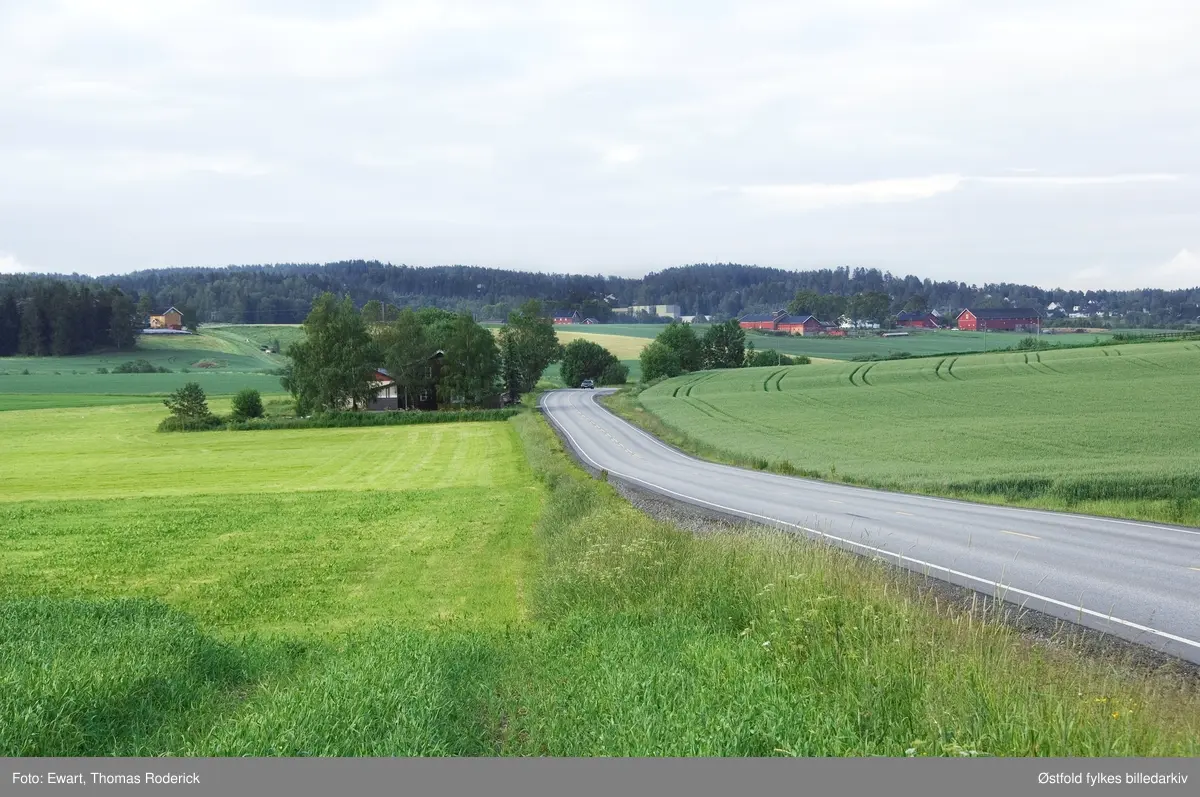 Kulturlandskap i Østfold, Rakkestad langs riksvei 111 i nærheten av Rakkestad flyplass.