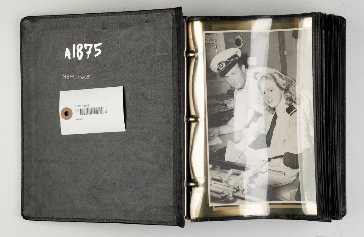 Album med fotografier av M/S 'Fernplant' (b.1939) i Lagos, Nigeria i 1948.