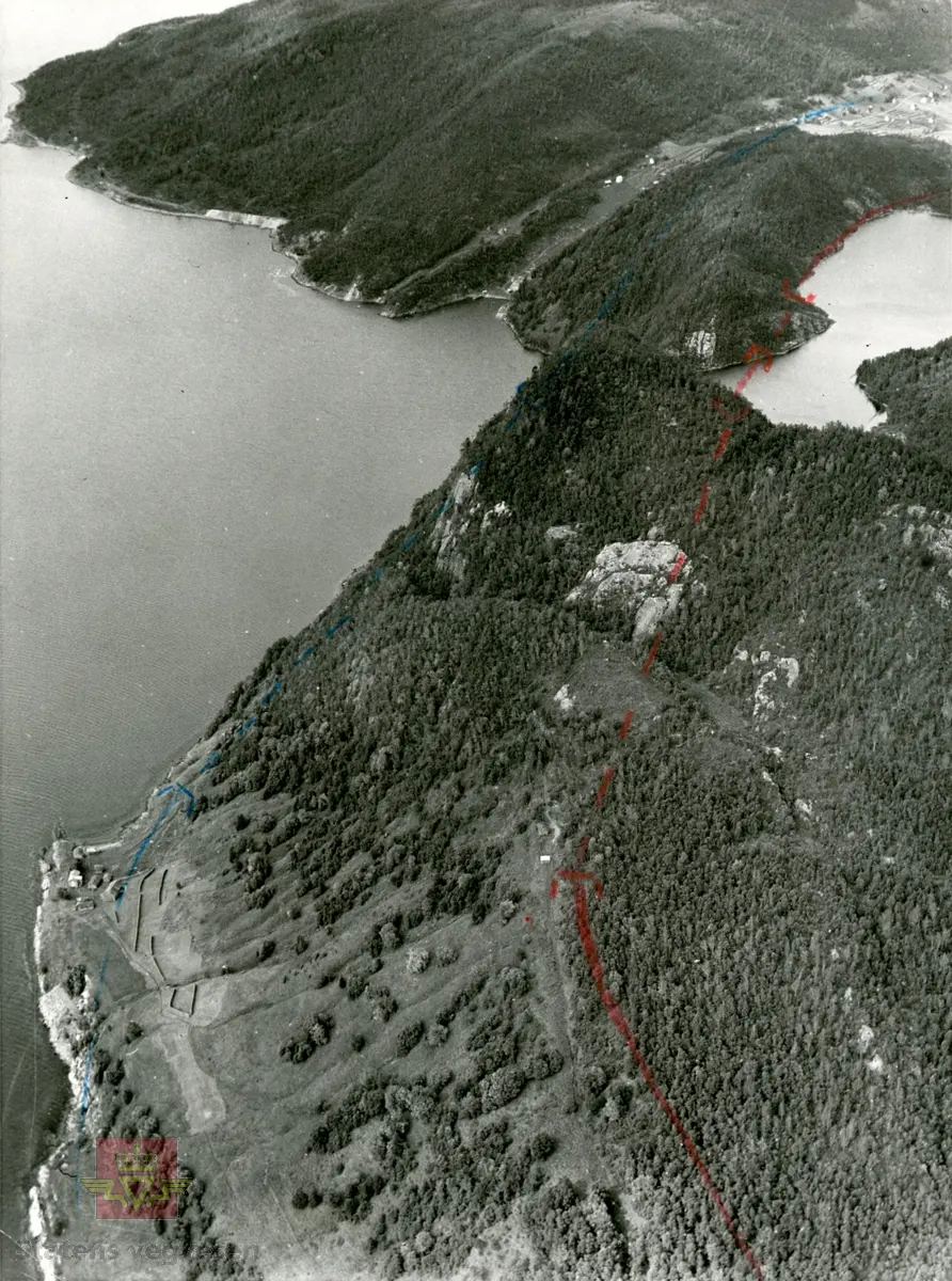 Flyfoto. Anl. Kvitblikk-Sommerset. Fotonr. 3 i serie. Mulige vegtraseer inntegnet.
Løkthaugen-Gyltvik fra sør.