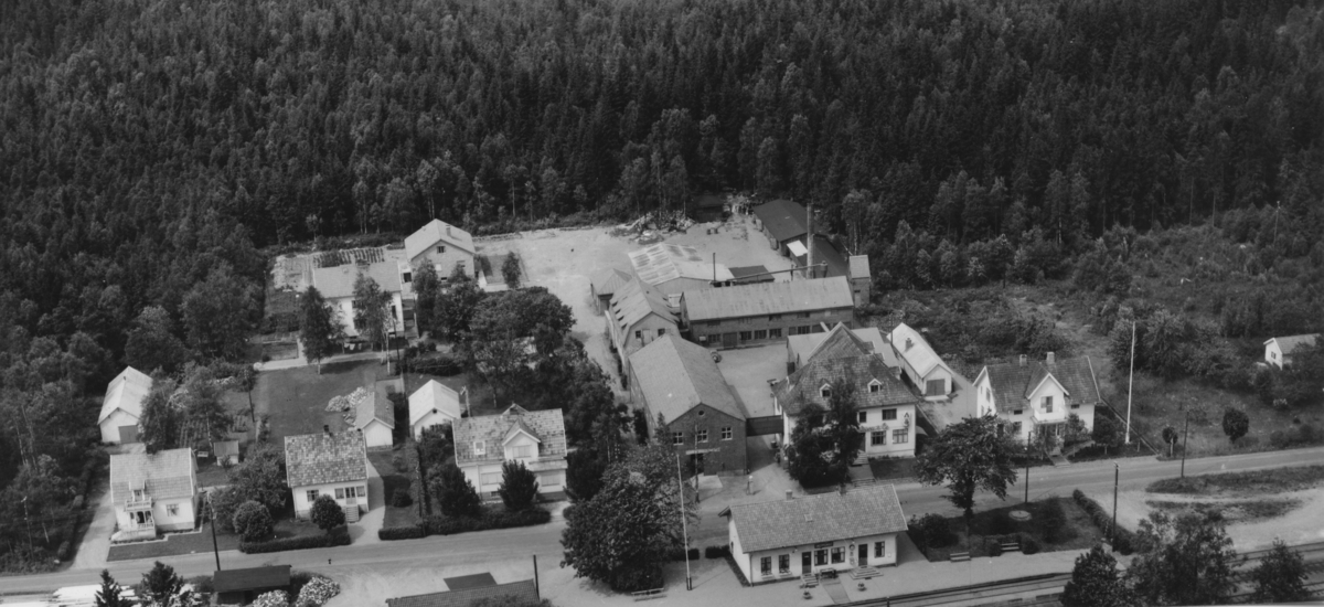 Flygfoto över Skeppshult i Gislaveds kommun, Jönköpings län. Nr 202/1956