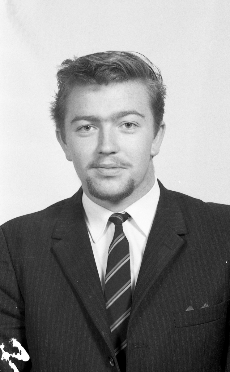 Portrett. Stuertelevene og lærere 1970-71. Bestilt av Haugesund kokk- og stuertskole