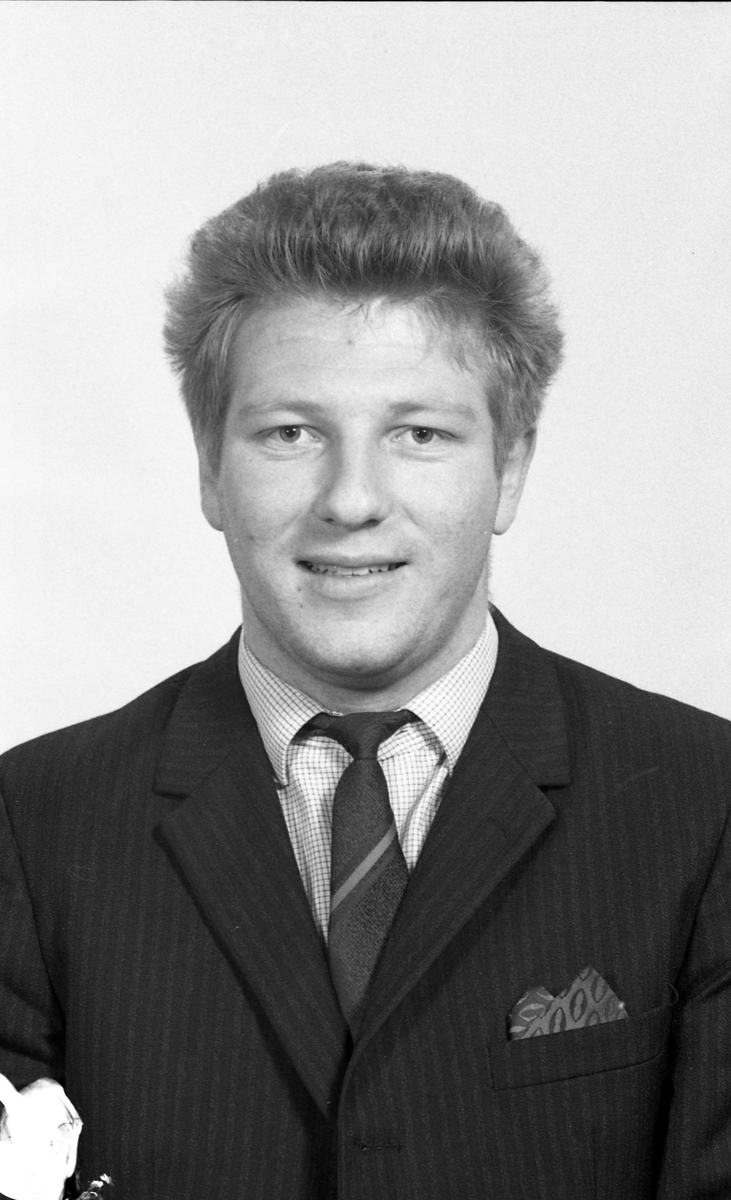 Portrett. Stuertelevene og lærere 1970-71. Bestilt av Haugesund kokk- og stuertskole