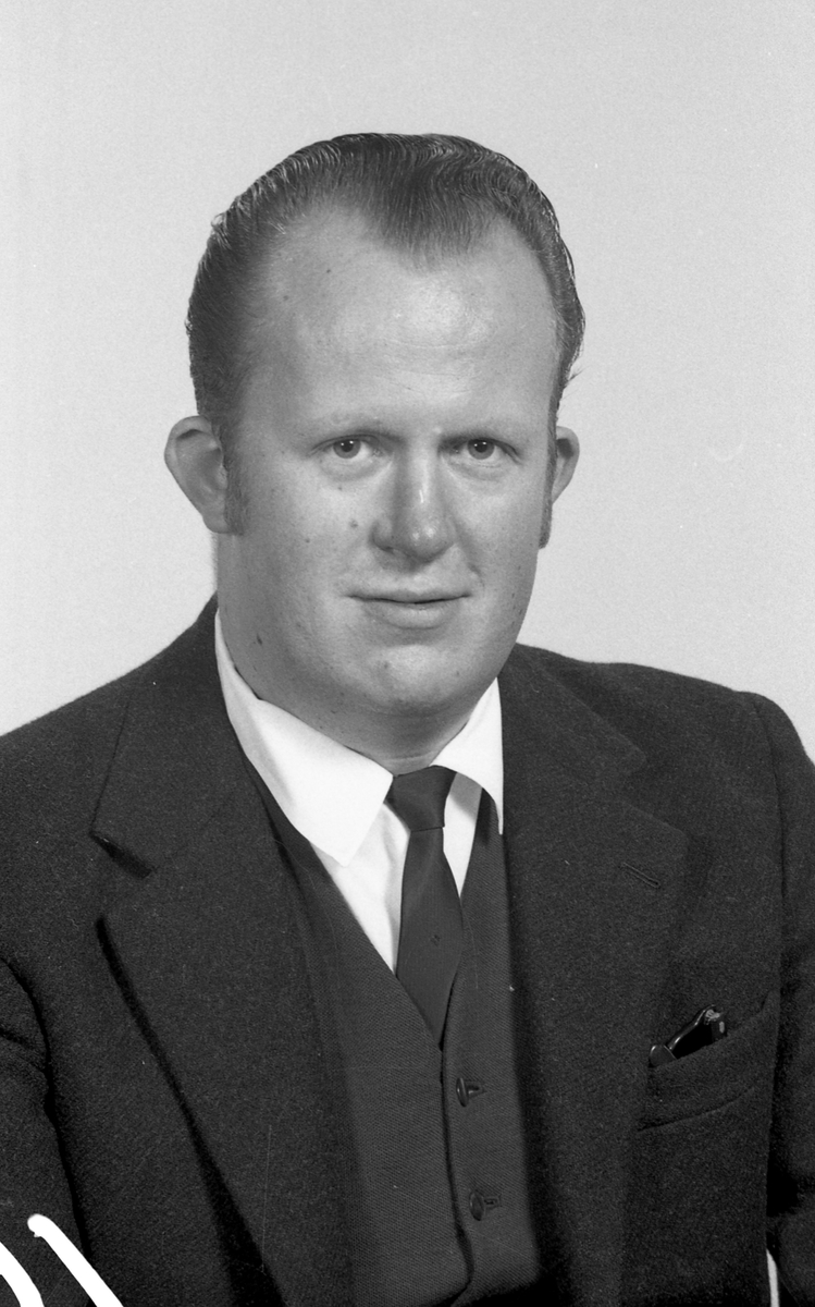 Portrett. Stuertelevene og lærere 1970-71. Bestilt av Haugesund kokk- og stuertskole